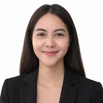 Headshot - Christyl-2