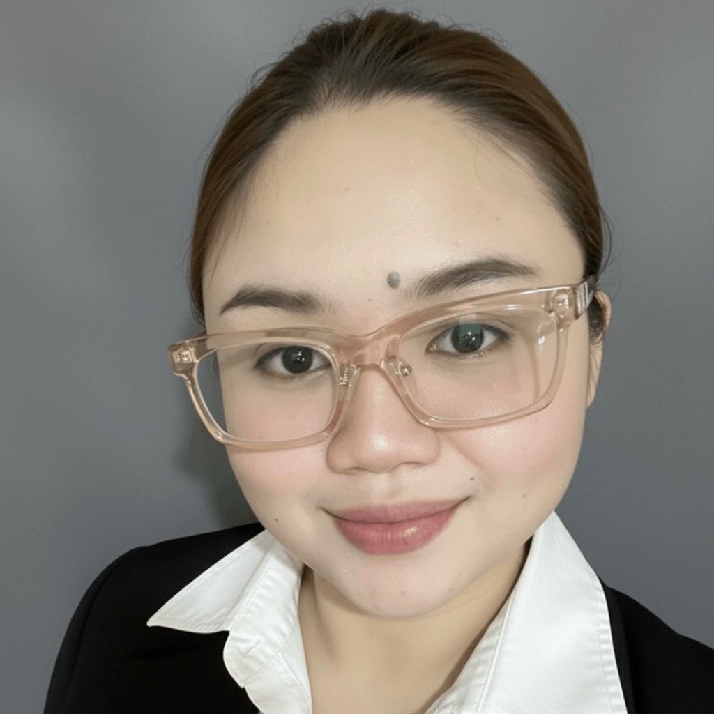 Headshot - Rachelle Reyes-Square